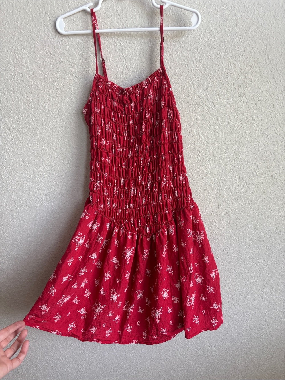 Walking on Sunshine Red Smocked Spaghetti Strapped Dress size Medium